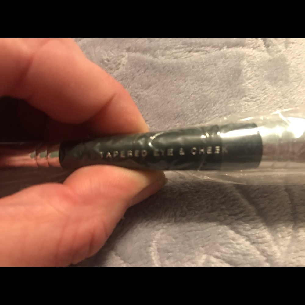 Makeup Bundle - Picture 15 of 16
